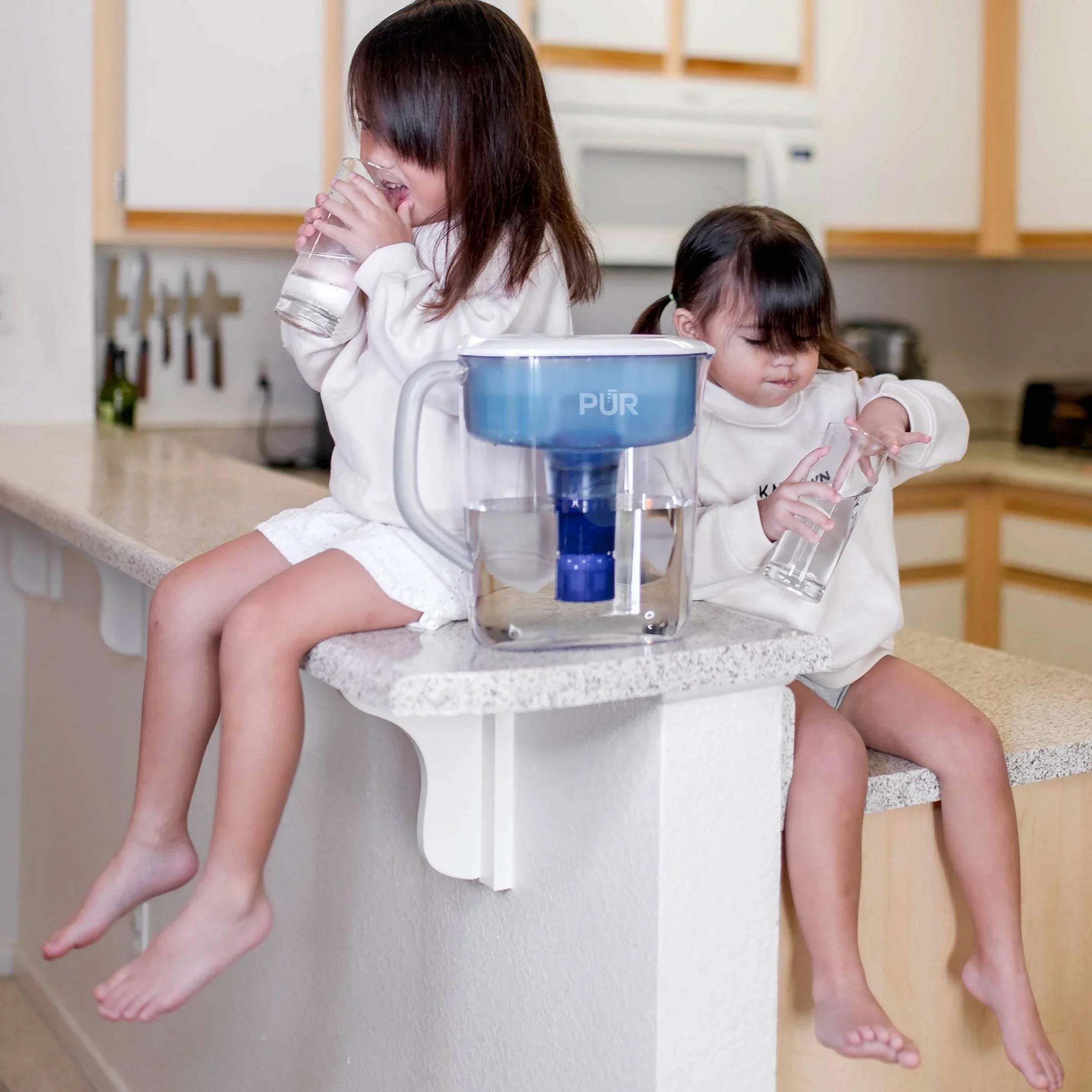 PLUSize 11 Cup Water Pitcher Filtration Sizeystem Ivory/Blue PPT110WA