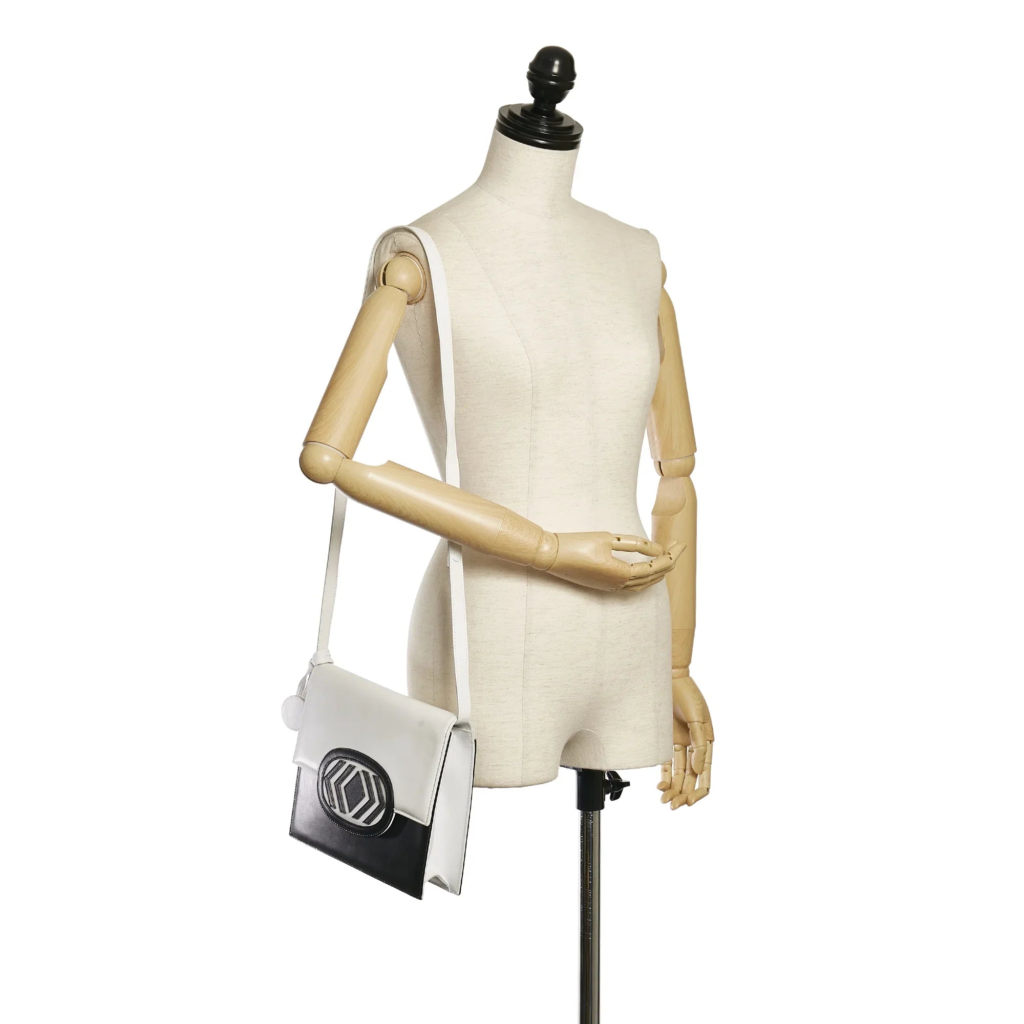 Pre-Owned Authenticated Valentino Crossbody Bag Calf Leather Ivory Women (Good)