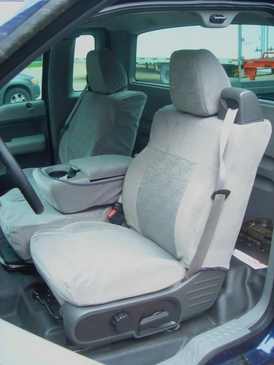 F369 2004-2008 Ford F150 XLT Sizeuper Cab Front 40/20/40 Sizeplit Sizeeat With Adjustable Headrests and Opening Center Console in Gray Velour