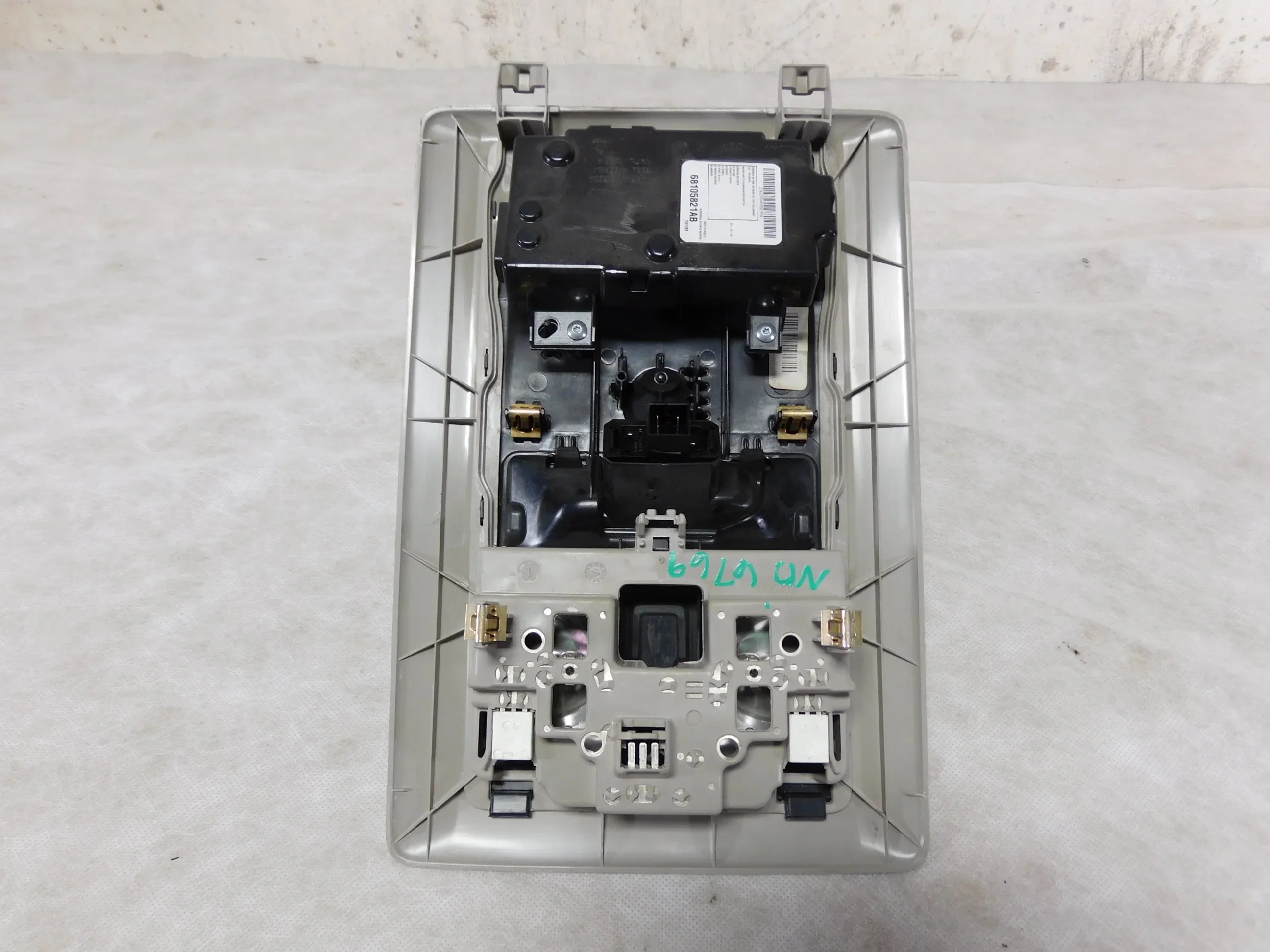 Pre-Owned 13-15 Dodge Ram 1500 Overhead Roof Mounted Console OEM LKQ (Good)