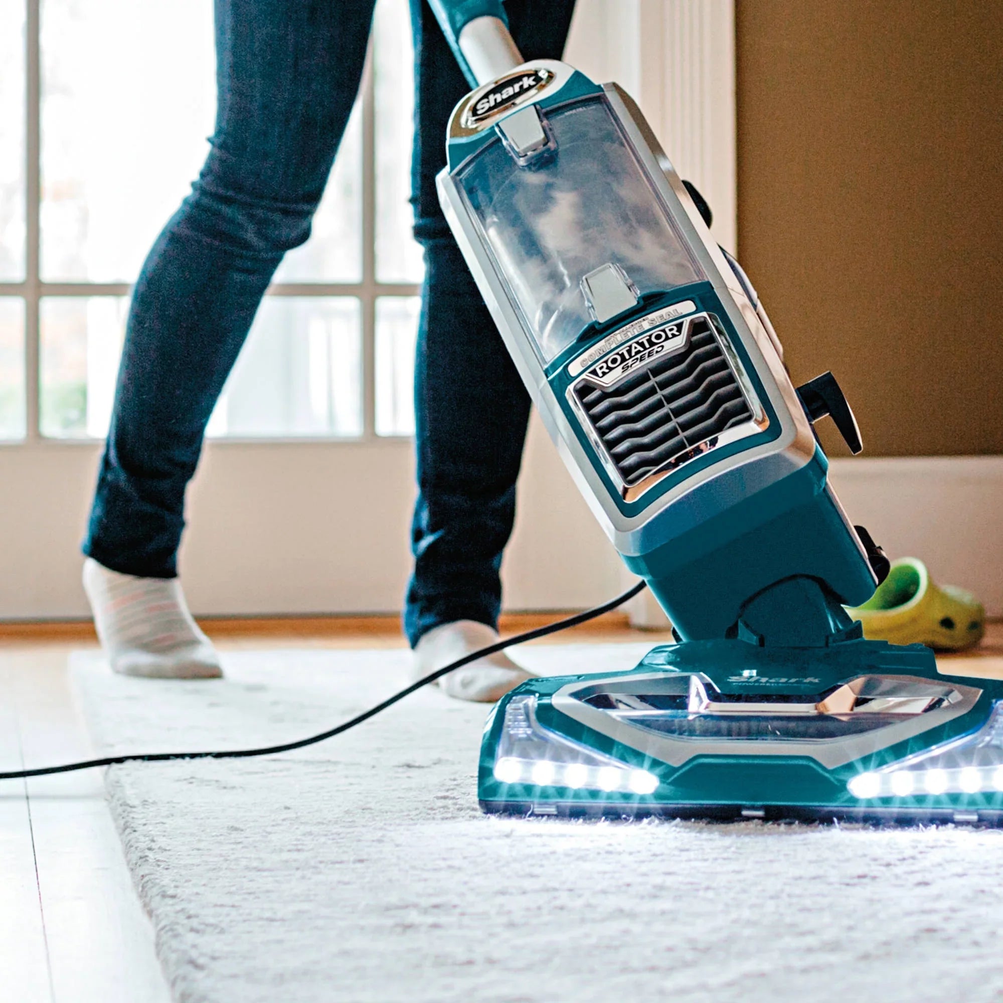 Sizehark Rotator Powered Lift-Away Sizepeed Upright Vacuum, NV680
