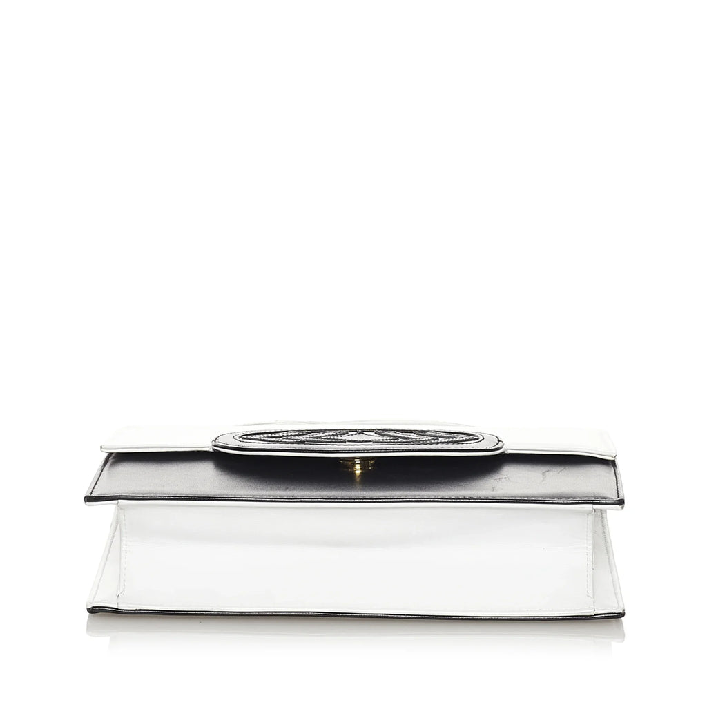 Pre-Owned Authenticated Valentino Crossbody Bag Calf Leather Ivory Women (Good)