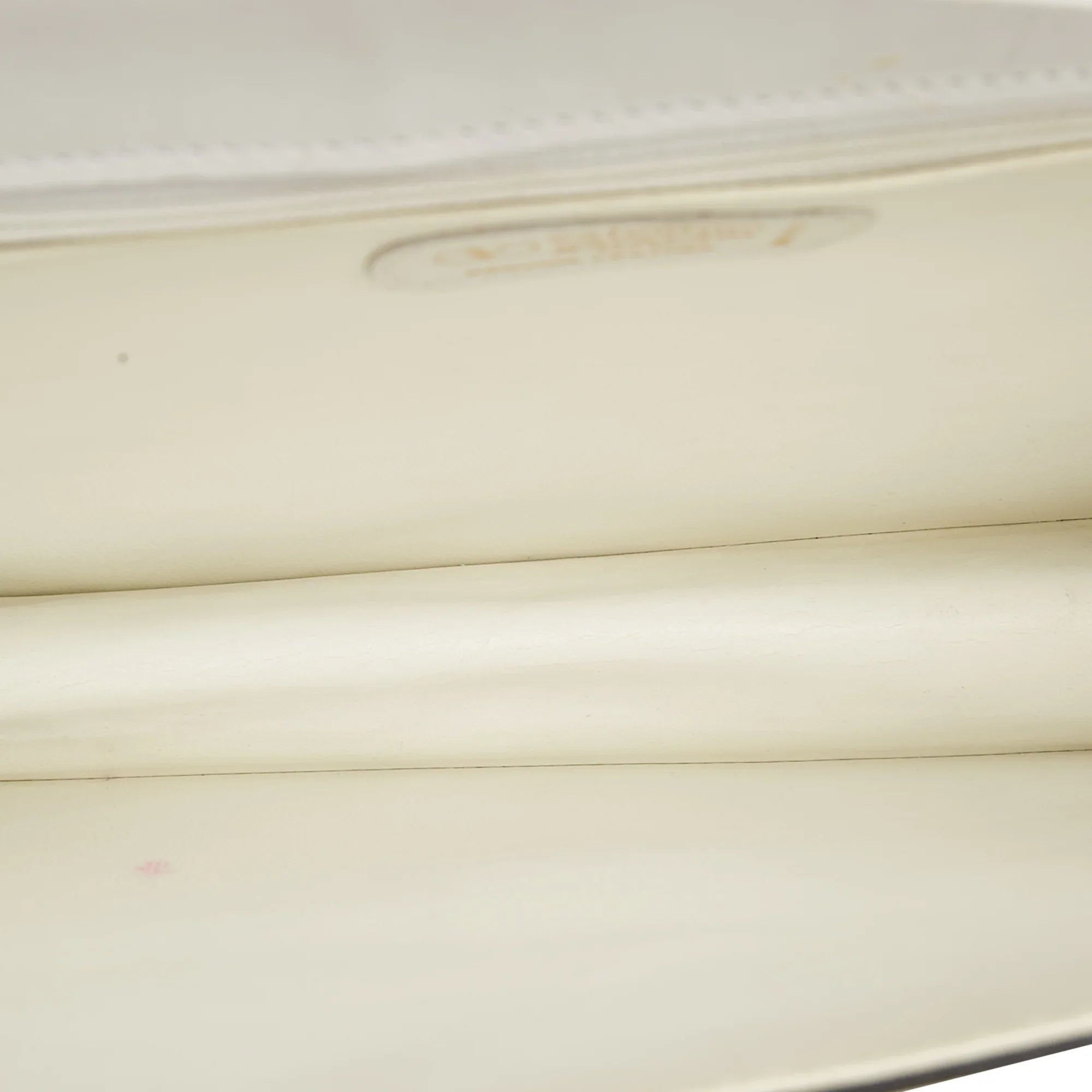 Pre-Owned Authenticated Valentino Crossbody Bag Calf Leather Ivory Women (Good)