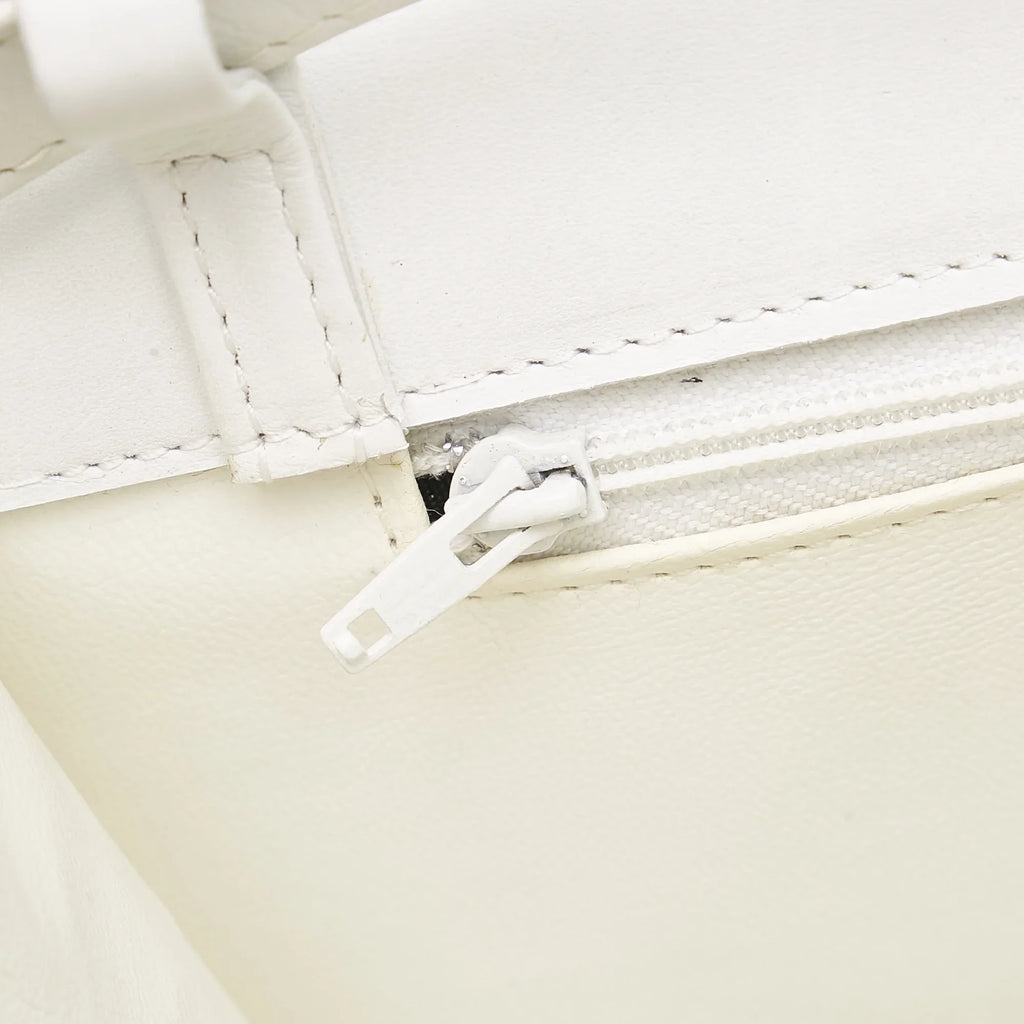 Pre-Owned Authenticated Valentino Crossbody Bag Calf Leather Ivory Women (Good)