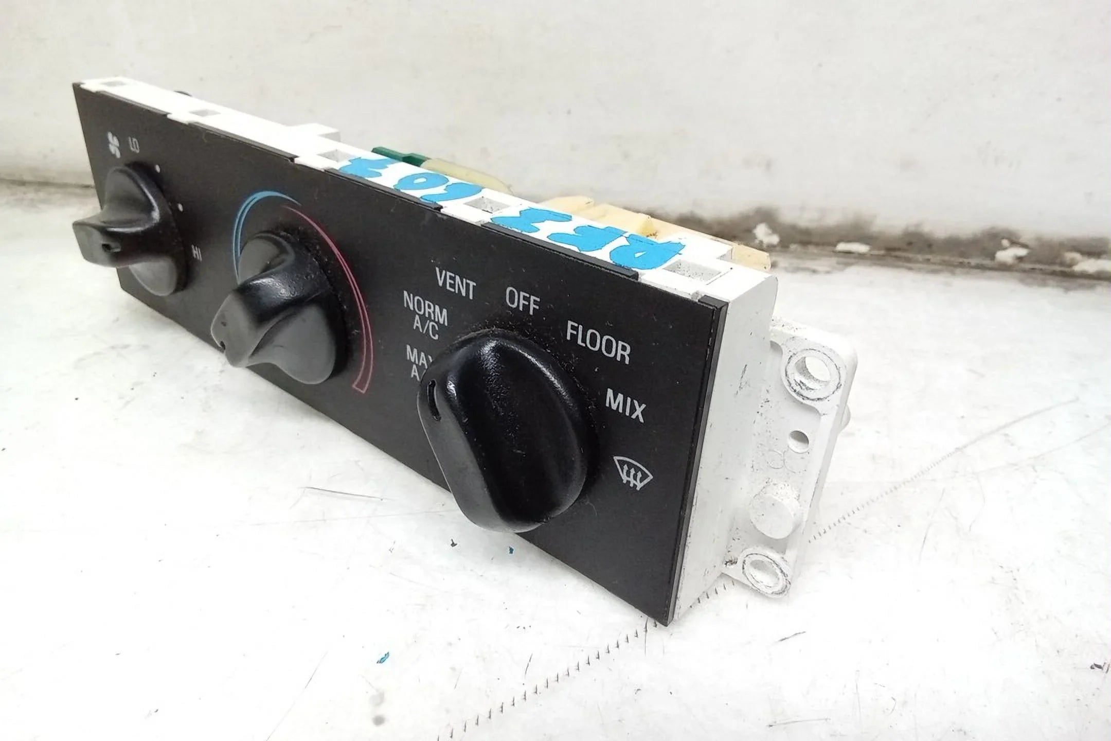 Pre-Owned 05 2005 Ford Crown Victoria Climate Heater Control OEM (Good)